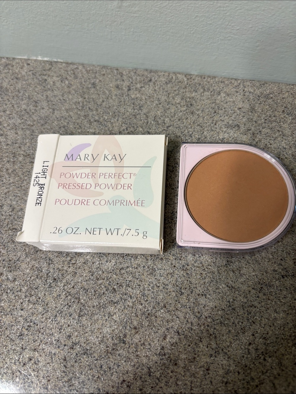 NWT Mary Kay Powder Perfect Pressed Powder - Light Bronze